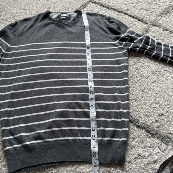 Johnnie-O sweater gray white striped Crewneck lightweight medium - Picture 4 of 6